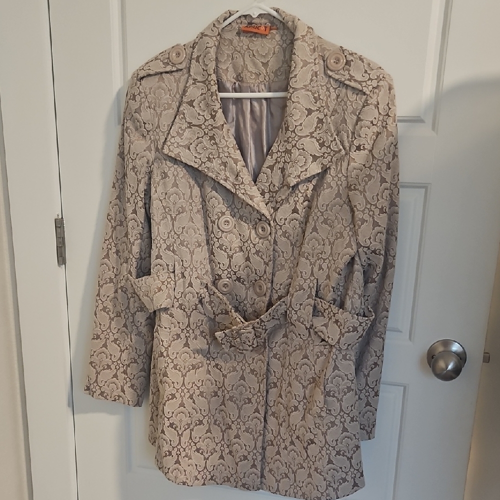 Light Tan Patterned Trench Coat - Picture 2 of 6